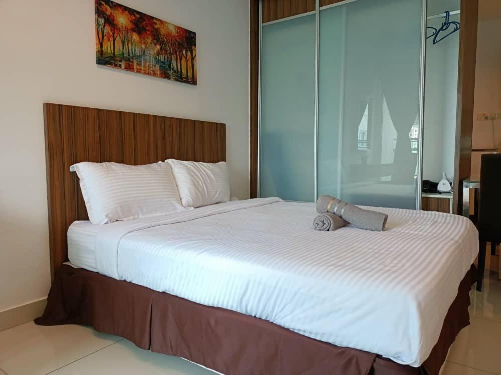 Family Suites At Mansion One By Maj George Town  Kültér fotó