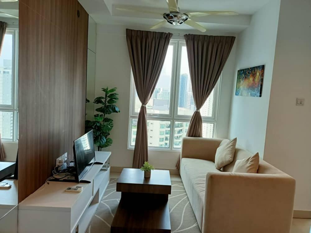 Family Suites At Mansion One By Maj George Town  Kültér fotó