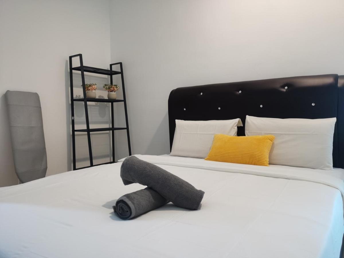 Family Suites At Mansion One By Maj George Town  Kültér fotó