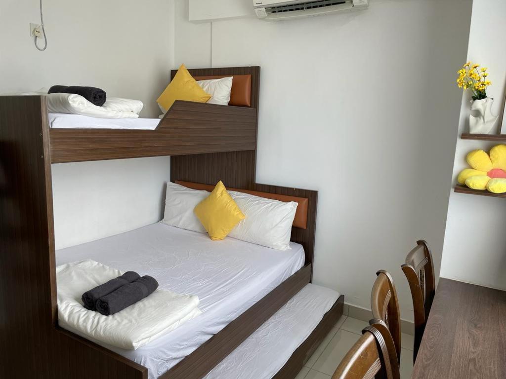 Family Suites At Mansion One By Maj George Town  Kültér fotó