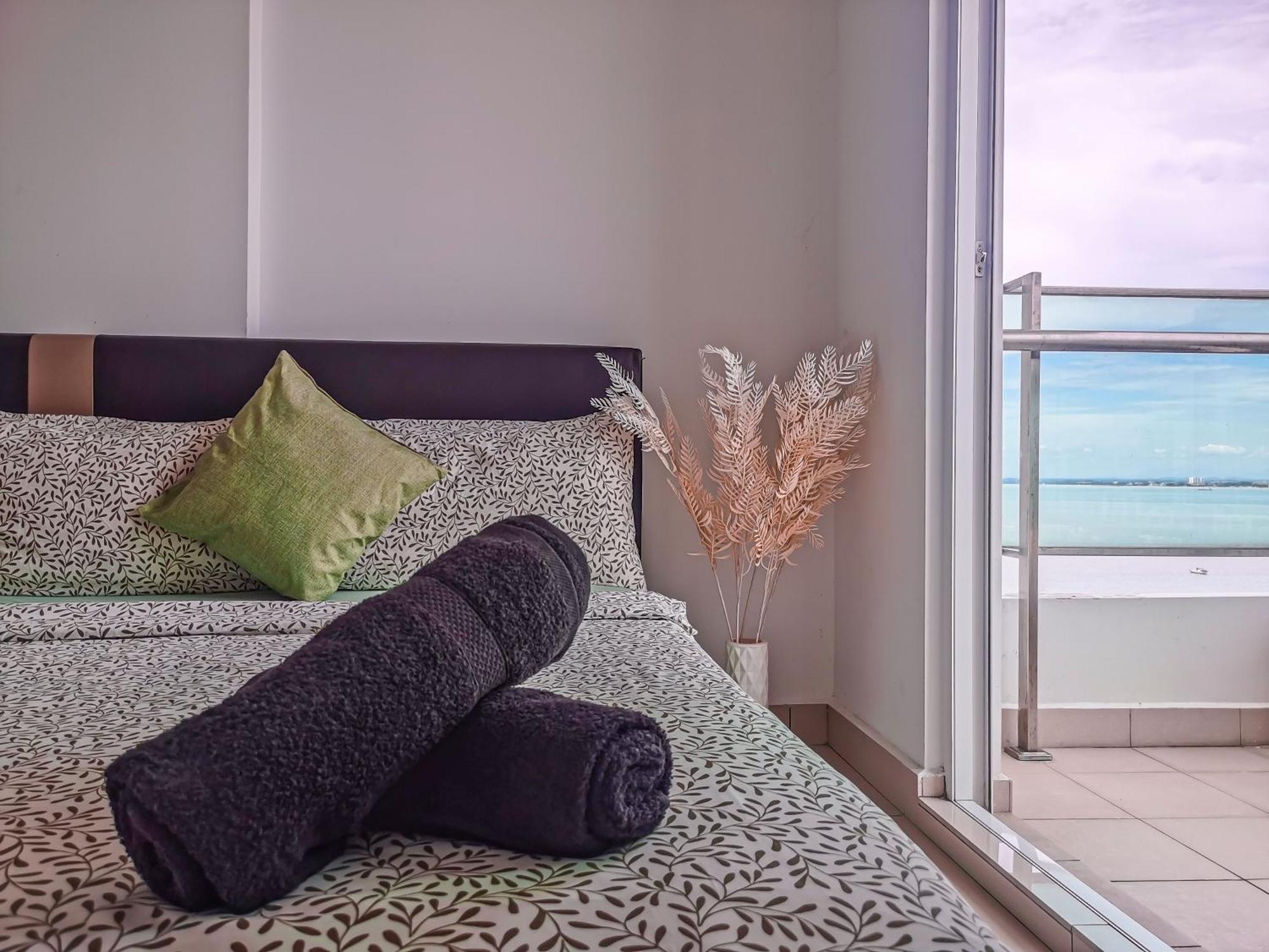 Family Suites At Mansion One By Maj George Town  Kültér fotó