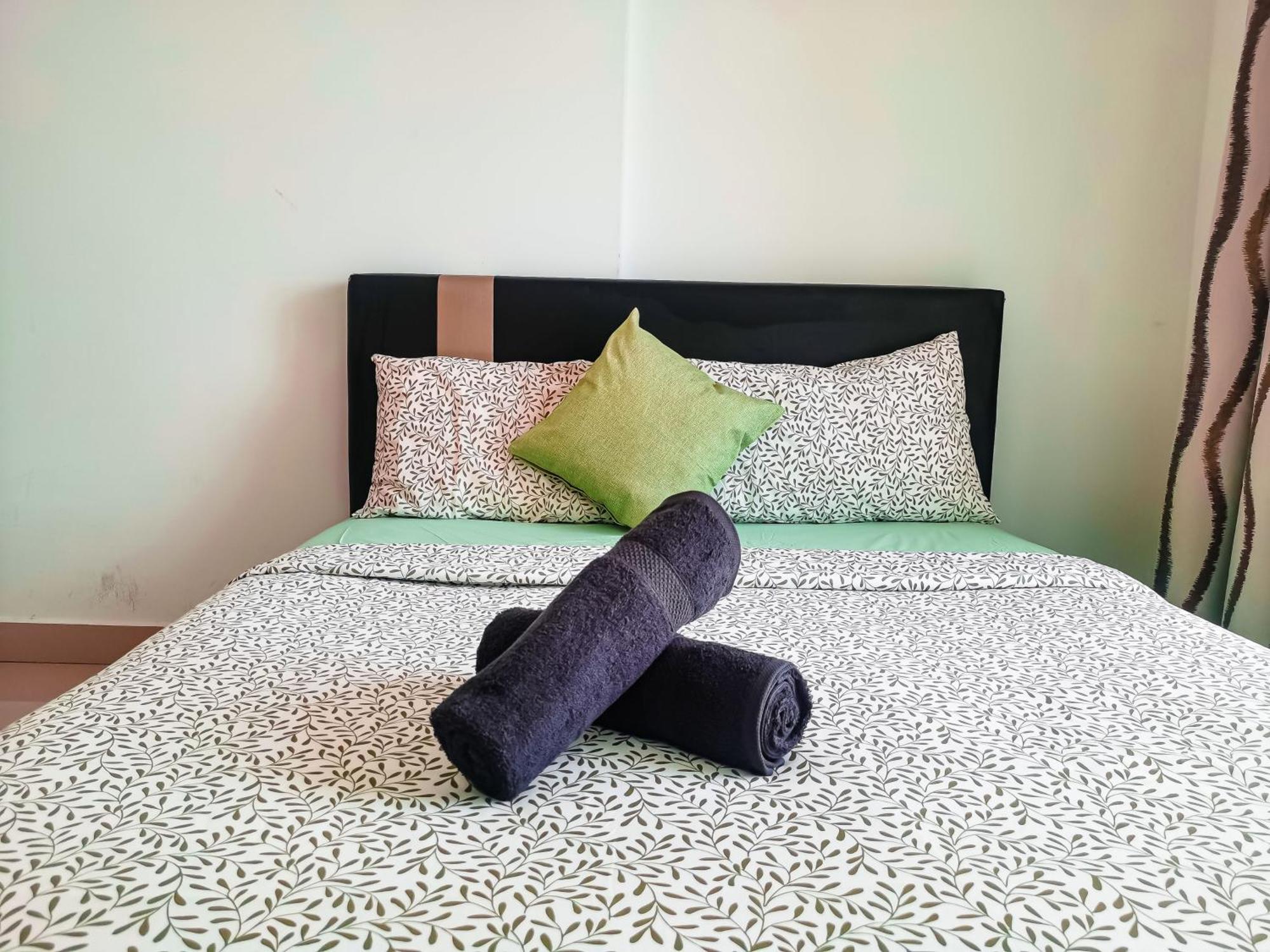 Family Suites At Mansion One By Maj George Town  Kültér fotó